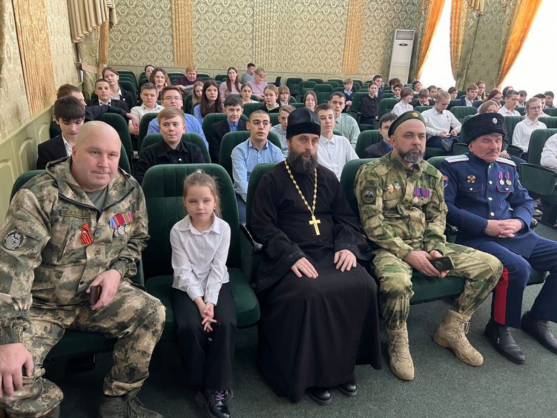 Ко Дню защитника Отечества в поселке Каменоломни прошла встреча-диалог с военнослужащими: «Солдатам Отечества – Слава»