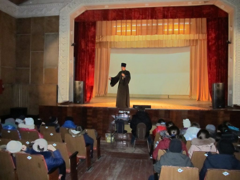 Иерей Иоанн Трофимов и помощник благочинного Александровск-Грушевского округа приняли участие во Всероссийской акции памяти «Блокадный хлеб» 