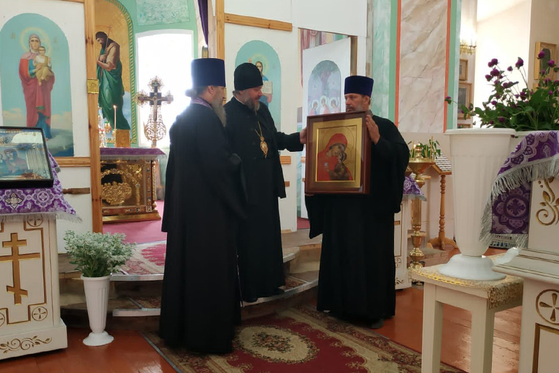 Преосвященнейший епископ Симон ознакомился с этапами восстановления храма Святой Троицы в хуторе Волченский Каменского района