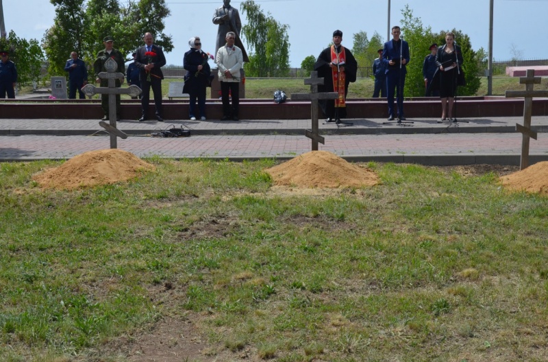 В станице Боковской у мемориала «Герои не умирают» состоялось торжественное перезахоронение останков воинов, погибших в годы Великой Отечественной войны