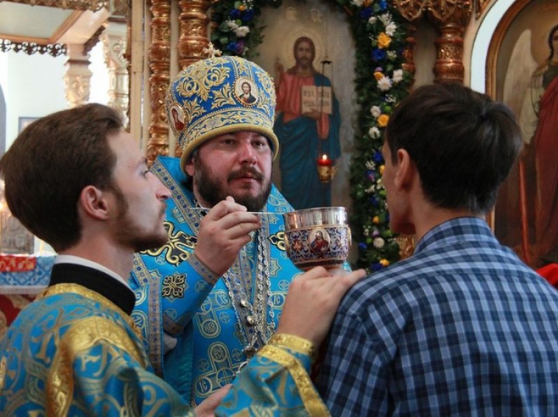 В праздник Успения Пресвятой Богородицы епископ Симон возглавил Божественную литургию в Успенском храме Донецкого епархиального подворья