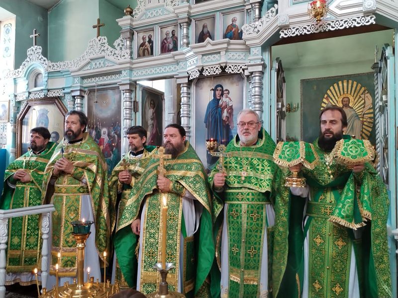 В день праздника обретения честных мощей преподобного Сергия Радонежского в храме Архистратига Михаила состоялось соборное Богослужение духовенства Нижнедонского благочиния