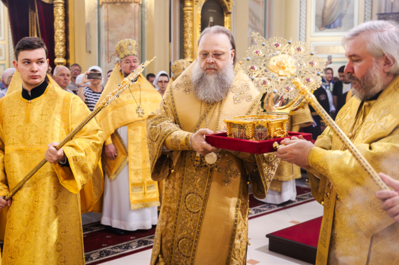 Архипастыри Дона встретили мощи святителя Тихона в Ростове-на-Дону в год 100-летия его преставления