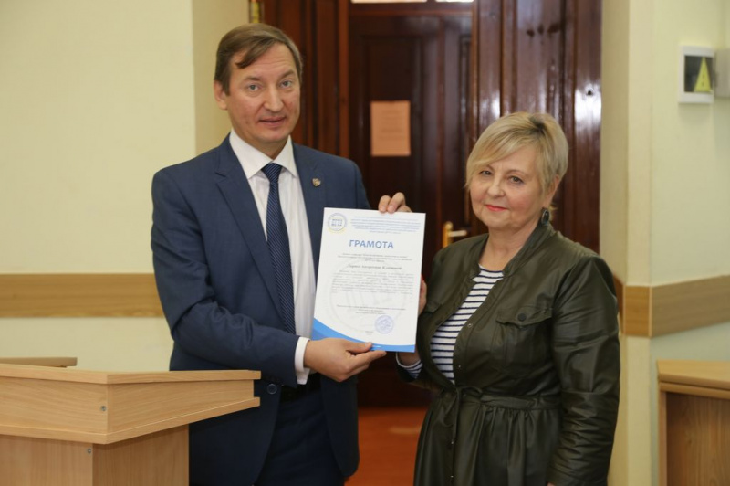 Епархиальный древлехранитель модерировал дискуссию о свободе и ответственности в шахтинском вузе