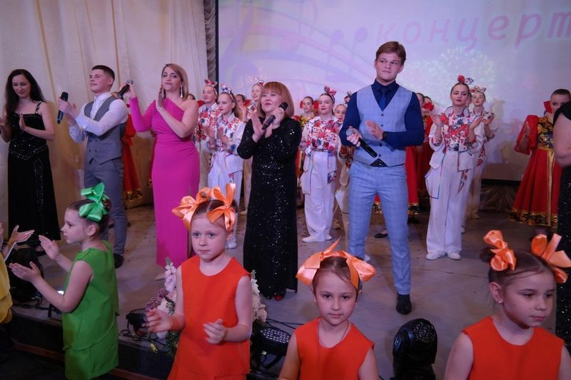 Протоиерей Роман Амплеев, принял участие в отчётном концерте учащихся и преподавателей ДМШ г. Новошахтинска