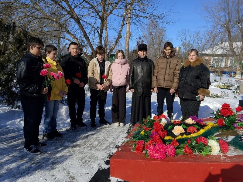 Память поколений: в станице Манычской почтили воинов-освободителей