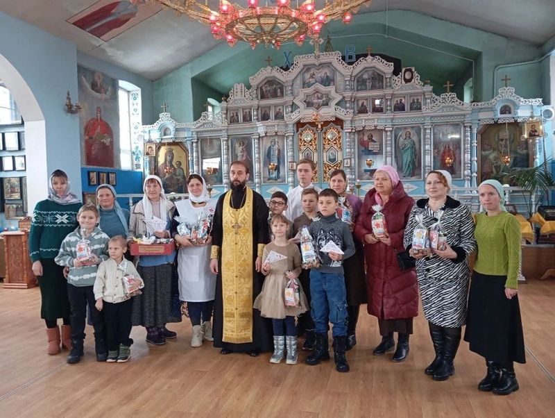 «Сопричастность и милосердие»: дети воскресной школы "Благовест" поддержали военнослужащих письмами и подарками