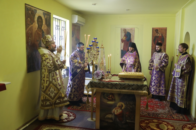 В Неделю святителя Григория Паламы Преосвященнейший епископ Симон совершил Божественную литургию в храме блаженной Ксении Петербургской города Шахты