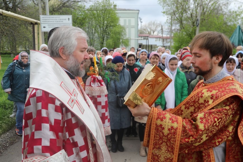 В Неделю апостола Фомы епископ Симон совершил Божественную литургию в храме блаженной Ксении Петербургской города Шахты