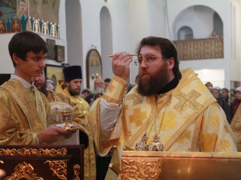 В субботу попразднства Сретения Господня епископ Игнатий совершил всенощное бдение в Покровском кафедральном соборе г. Шахты