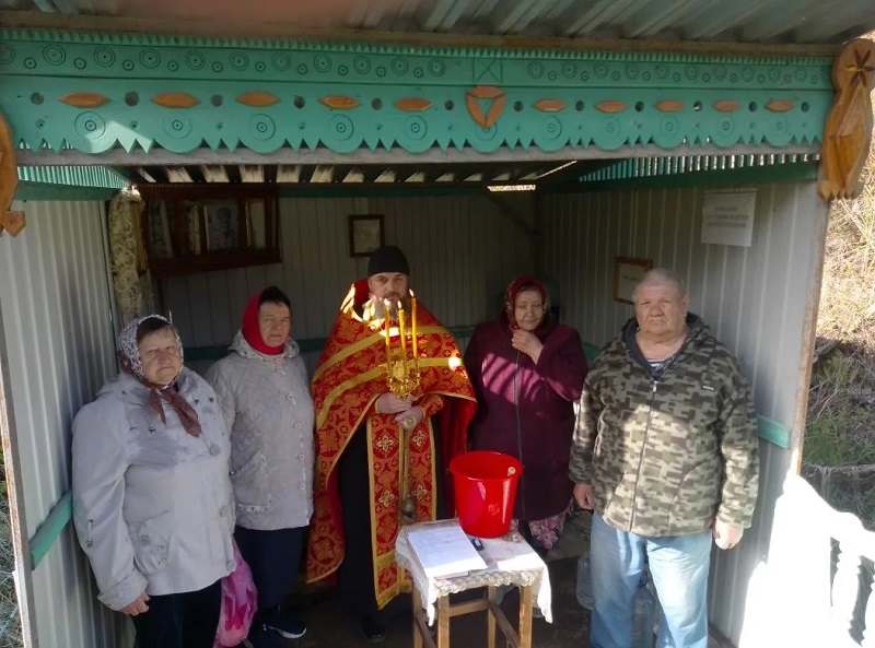 В селе Кутейниково совершили молебен на источнике святителя Николая Чудотворца