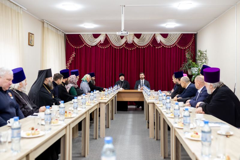 Епископ Симон возглавил встречу депутатов городской Думы и духовенства города Шахты