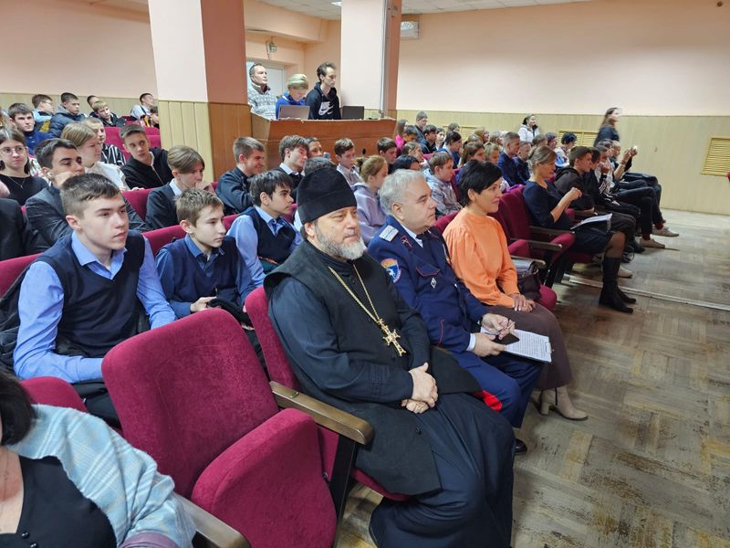 Исполняющий обязанности благочинного приходов Миллеровского округа принял участие в мероприятии в честь Дня матери-казачки