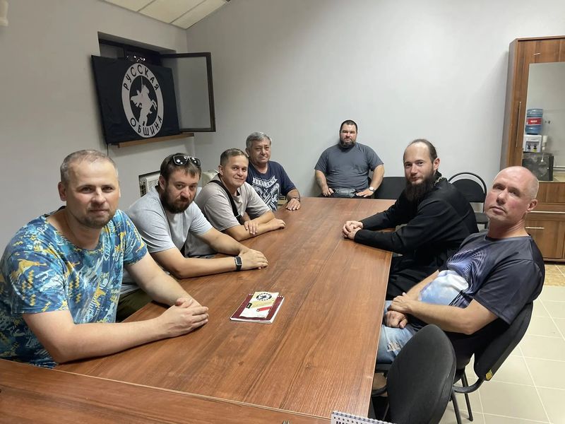 В штабе Русской общины при Свято-Покровском храме состоялась рабочая встреча с участием настоятеля