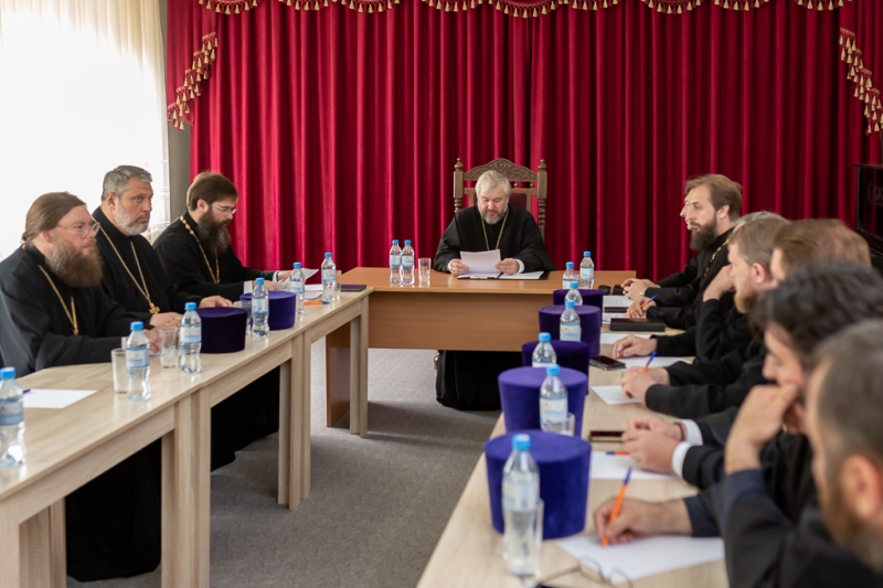 Преосвященнейший епископ Симон возглавил Епархиальный совет