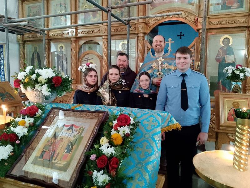 Благословение пограничников и поздравление с днем Матери-казачки состоялось в Новошахтинске