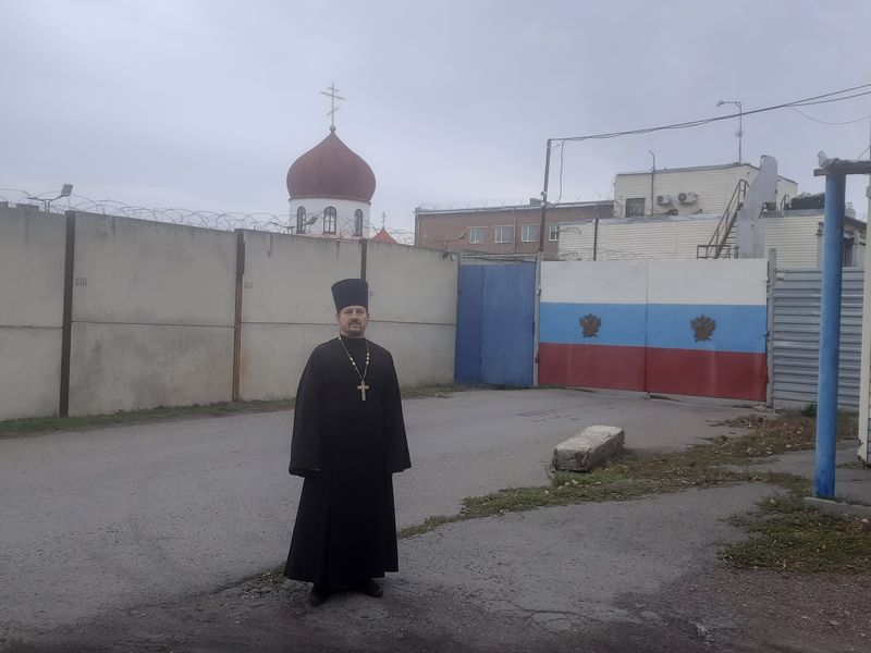 Праздничное богослужение прошло в храме великомученика и целителя Пантелеимона, находящегося на территории ФКУ ЛИУ-20