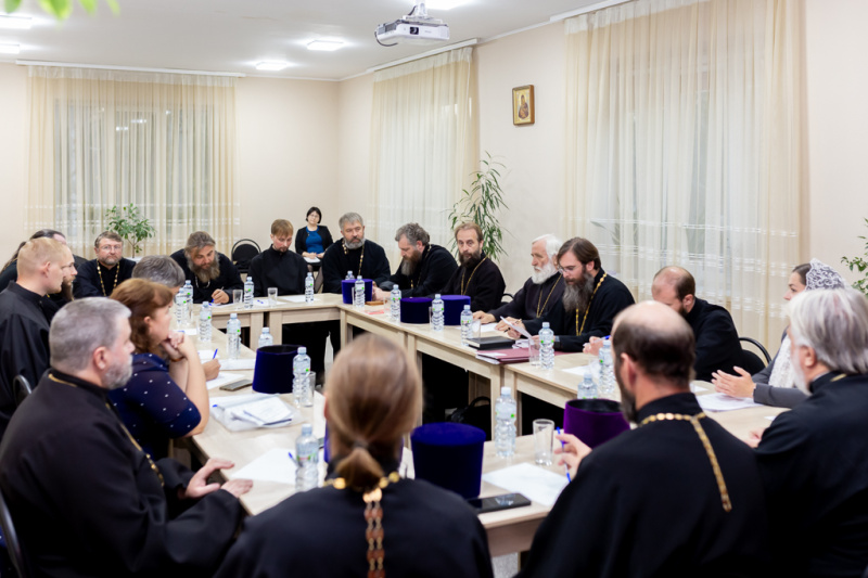В духовно-просветительском центре прошло собрание духовенства Александровск-Грушевского благочиния