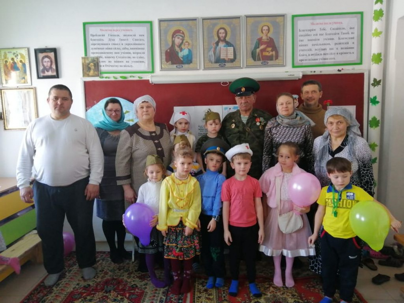 Ученики воскресной школы «Свет Ангела» г. Гуково поздравили ветеранов Великой Отечественной войны с Днем защитника Отечества