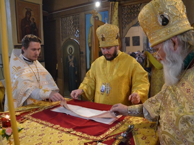 В престольный праздник Преосвященнейший епископ Симон совершил Божественную литургию в Андреевском храме г. Миллерово