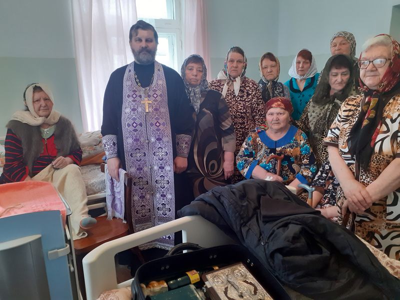 Протоиерей Сергий Сергошин с пастырским визитом посетил отделение сестринского ухода в пос. Майском