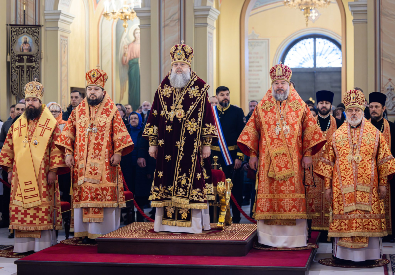 В день тезоименитства митрополита Меркурия архиереи Донской митрополии совершили богослужение в Ростовском кафедральном соборе