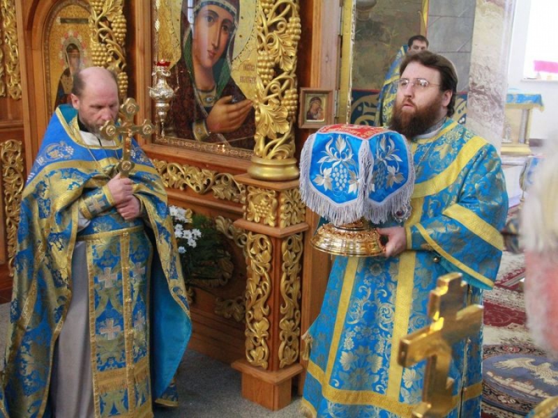 В праздник иконы Божией Матери «Знамение» епископ Шахтинский и Миллеровский Игнатий совершил Литургию в Покровском кафедральном соборе г. Шахты