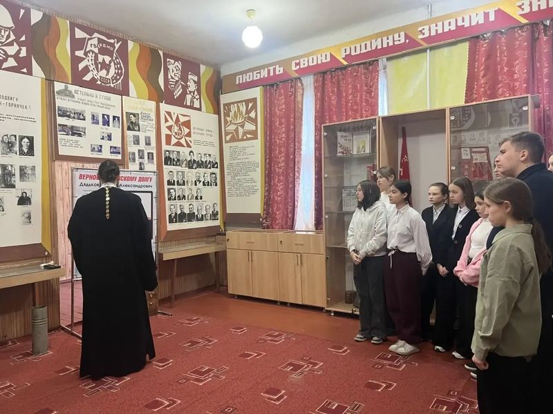 В школе №23 города Шахты почтили память погибшего выпускника — кавалера Ордена Мужества Евгения Дядькова