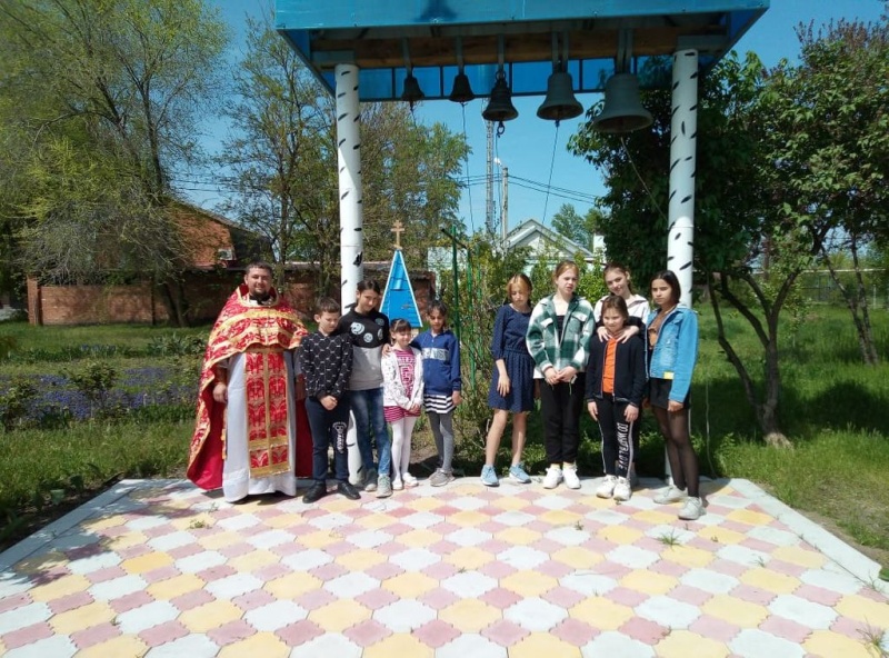 Пасхальная встреча с молодежью и детьми прошла в храме Архангела Михаила хутора Ёлкин