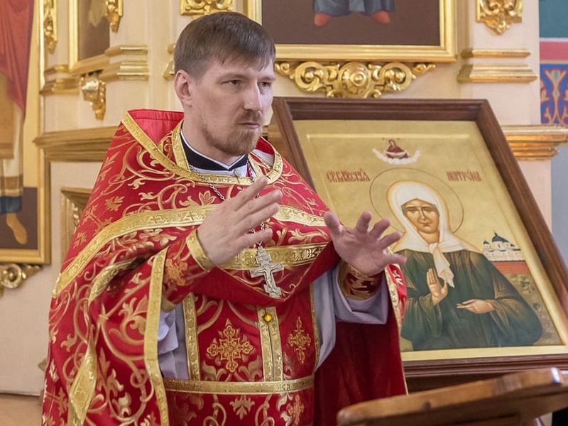 В храме Покрова Богородицы города Каменск-Шахтинский на Пасху провели богослужение с сурдопереводом