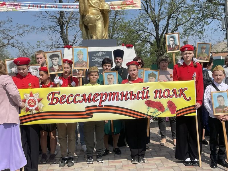 В станице Бессергеневской у памятника погибшим воинам состоялся торжественный митинг, посвященный великому подвигу нашего народа