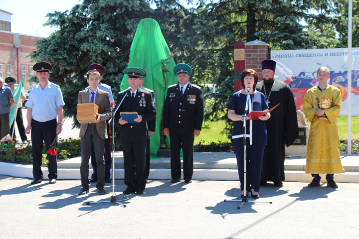 В поселке Чертково состоялся праздничное мероприятие, посвященное 100-летию создания пограничных войск, участников поздравил протоиерей Антоний Колистратов