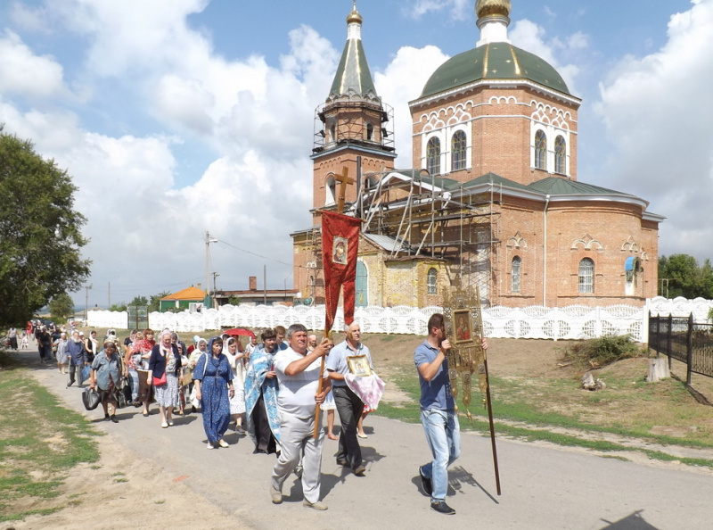 Крестный ход прошел в станице Бессергеневской