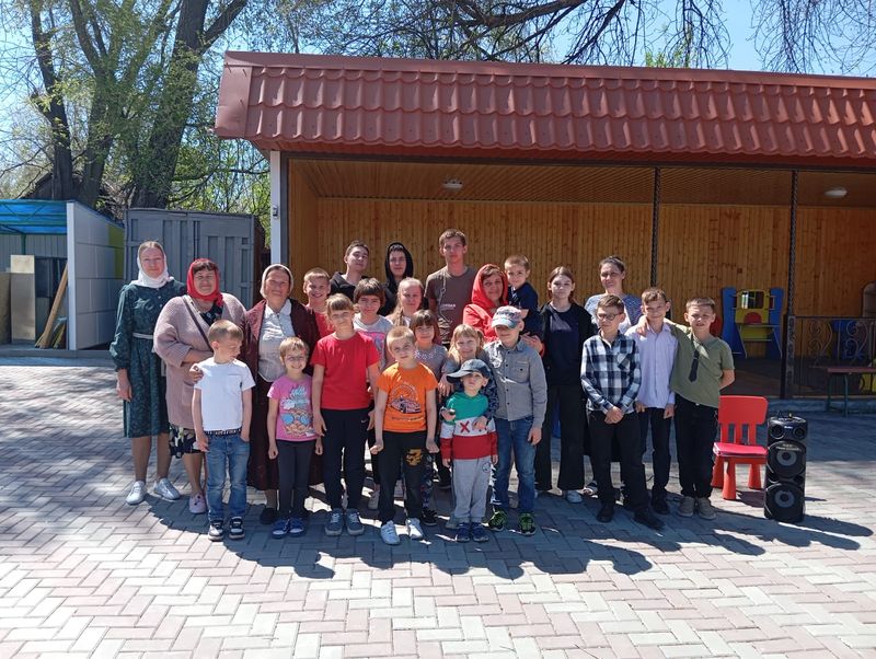 Праздник святых жён-мироносиц в детском приюте «Огонек» поселка Каменоломни