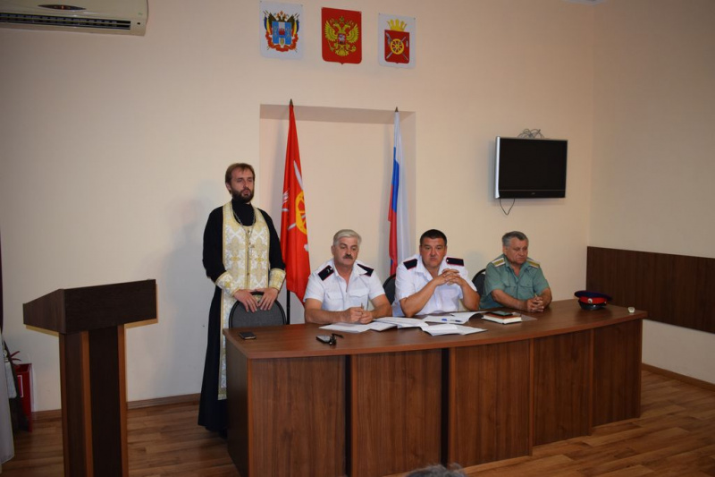 Духовник Нижнедонского казачьего Юрта протоиерей Сергий Яценко принял участие в казачьем совете, который прошел в пос. Каменоломни