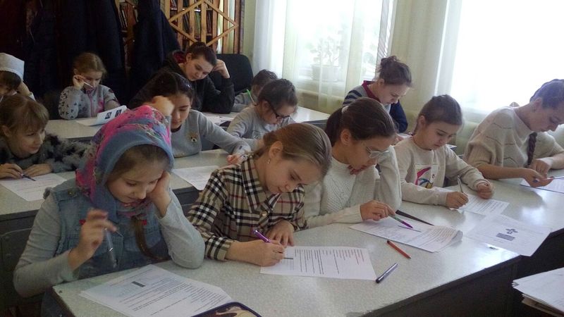 В воскресной школе Свято-Пантелеимоновского храма г. Миллерово прошел первый тур Кирилло-Мефодиевской олимпиады