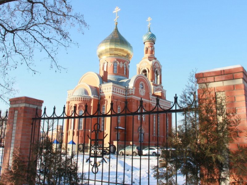 В ходе своего однодневного архипастырского визита в центральные благочиния Шахтинской епархии епископ Игнатий совершил Литургию в Покровском храме г. Каменск-Шахтинский