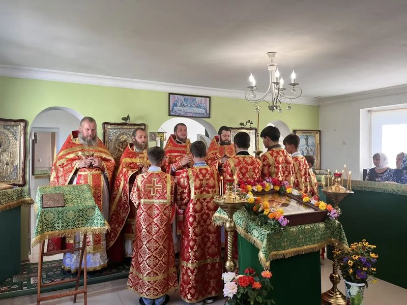 Соборное богослужение в храме Святой Троицы слободы Криворожье 