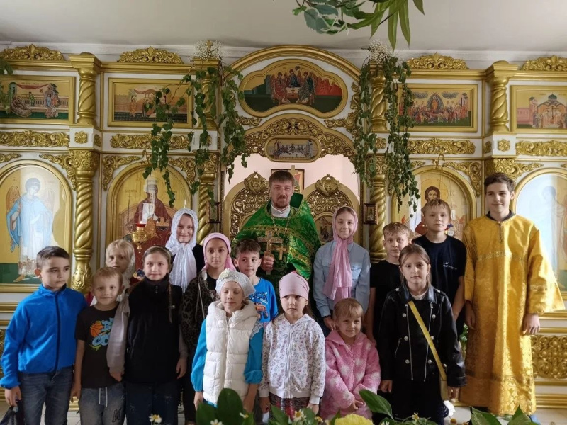 Белые цветы добра: дети из Каменск-Шахтинского провели благотворительную акцию