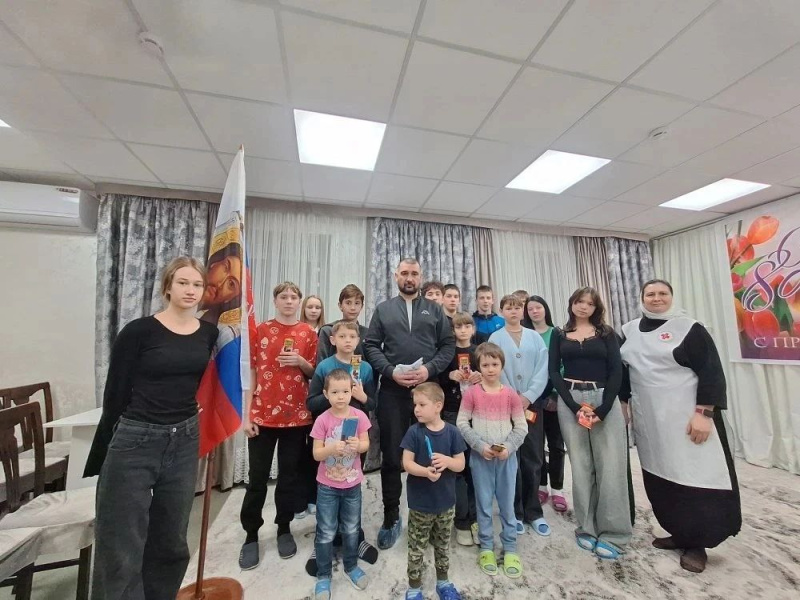 Участник спецоперации рассказал детям о любви к Родине