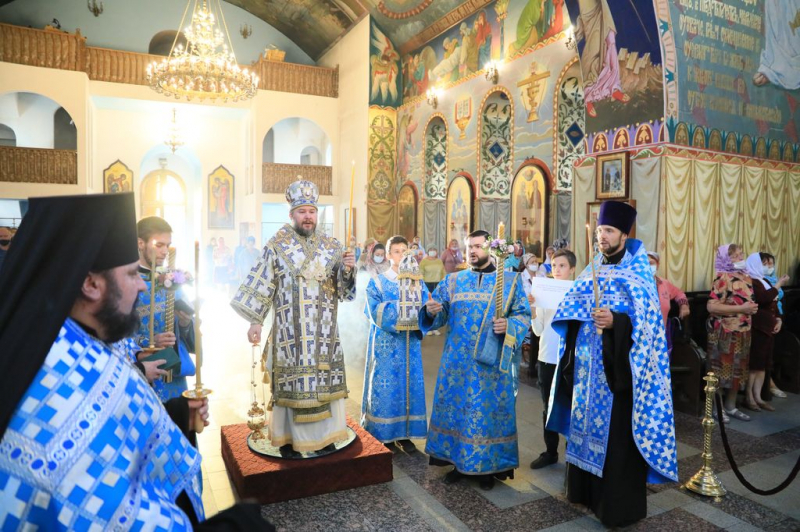 Накануне праздника Рождества Пресвятой Богородицы Преосвященнейший епископ Симон совершил всенощное бдение в Покровском кафедральном соборе г. Шахты