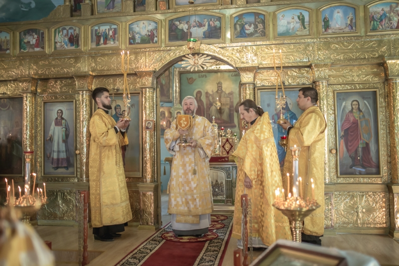 Преосвященнейший епископ Симон с архипастырским визитом посетил храм Покрова Пресвятой Богородицы города Шахты