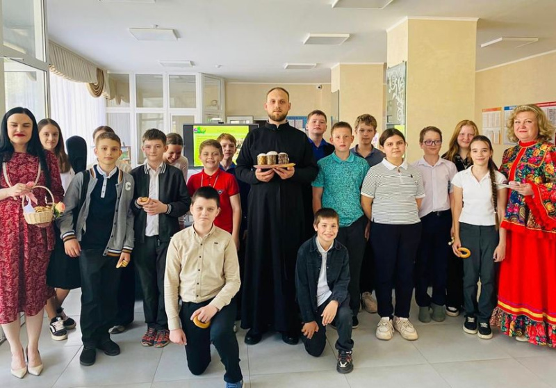 В Кашарском районном Доме культуры была проведена познавательная программа «Пасхальные встречи»