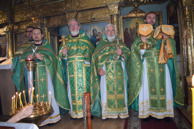 Соборным богослужением отметили день памяти обретения честных мощей преподобного Сергия Радонежского в храме Покрова Пресвятой Богородицы г. Шахты