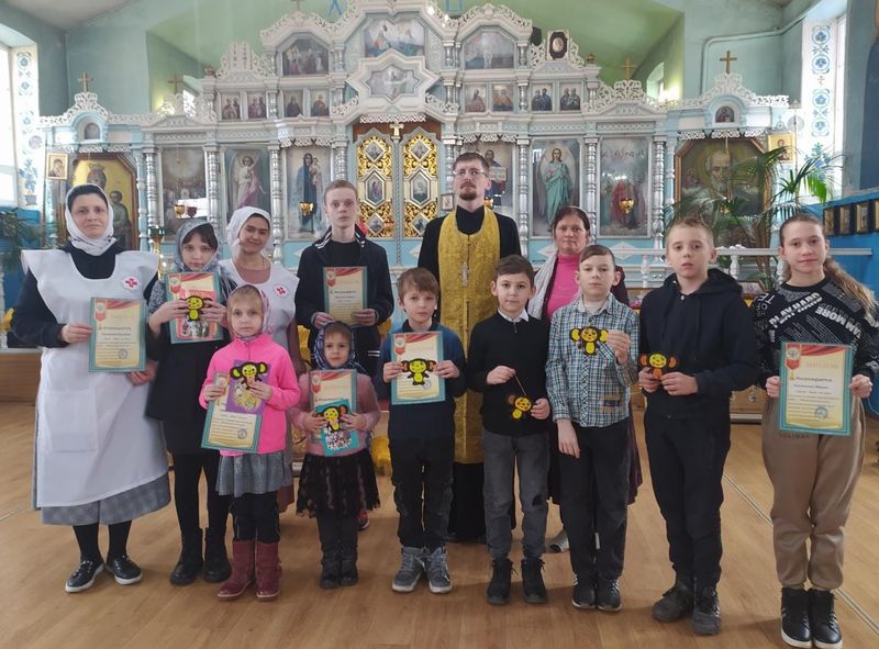 Юных художников детского приюта «Огонек» наградили за участие в приходском конкурсе «Зиму провожаем – весну встречаем»