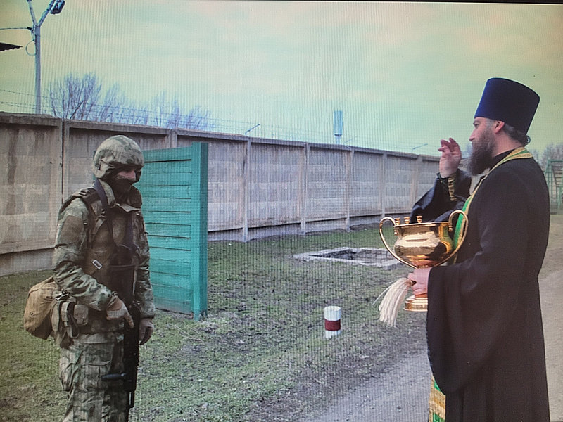 В воинской части перед отправкой в зону СВО прошел молебен