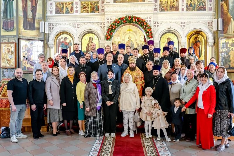 Руководитель епархиальной программы по окормлению инвалидов по слуху совершил сурдоперевод Божественной литургии в храме Преполовения Пятидесятницы города Ростова-на-Дону