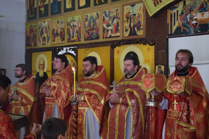 В храме великомученика и целителя Пантелеимона пос. Майский соборным богослужением отметили храмовое торжество