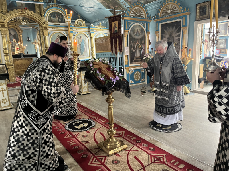 Литургия Преждеосвященных Даров в храме Покрова Пресвятой Богородицы города Новошахтинска