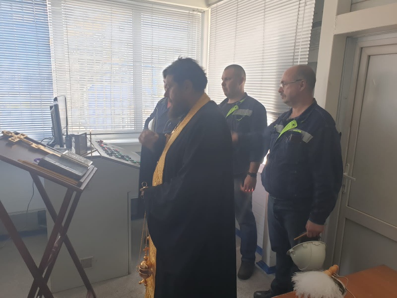 Протоиерей Павел Шаповалов совершил молебен на Новороссийском прокатном заводе города Шахты